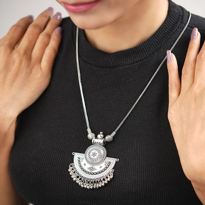 Half moon oxidized chain neckpiece (Silver)