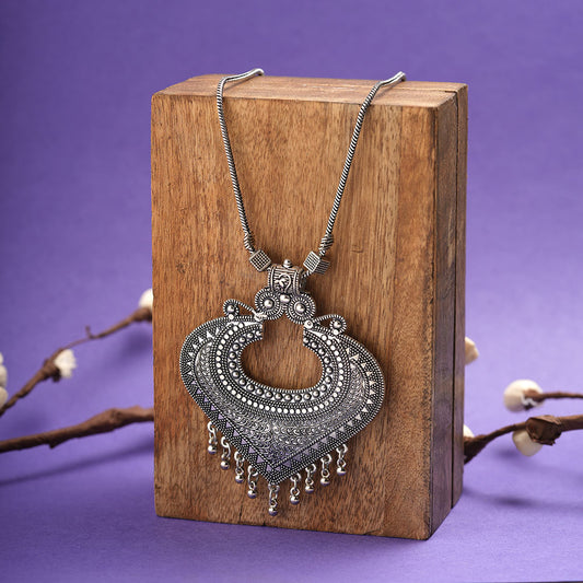Carved Patra oxidized chain neckpiece (Silver)