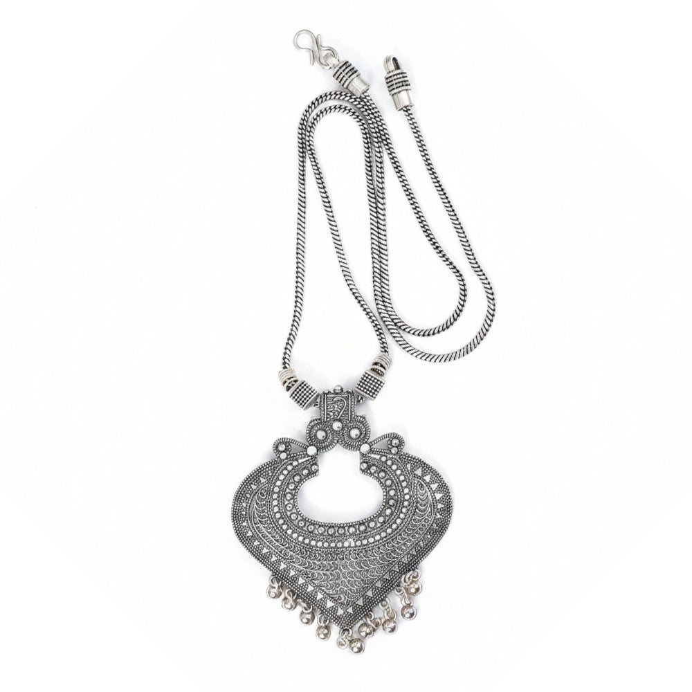 Carved Patra oxidized chain neckpiece (Silver)