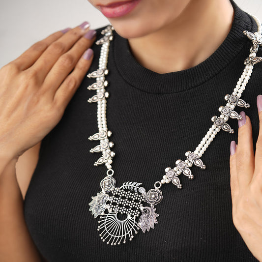 Wild flower oxidized chain neckpiece (White)
