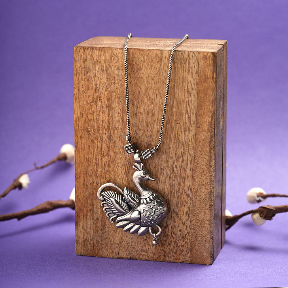 Swan charm oxidized chain neckpiece (Silver)
