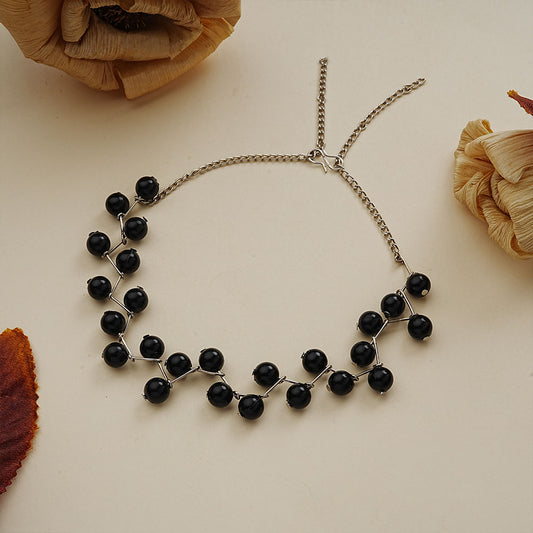 Delicate pearl choker neckpiece