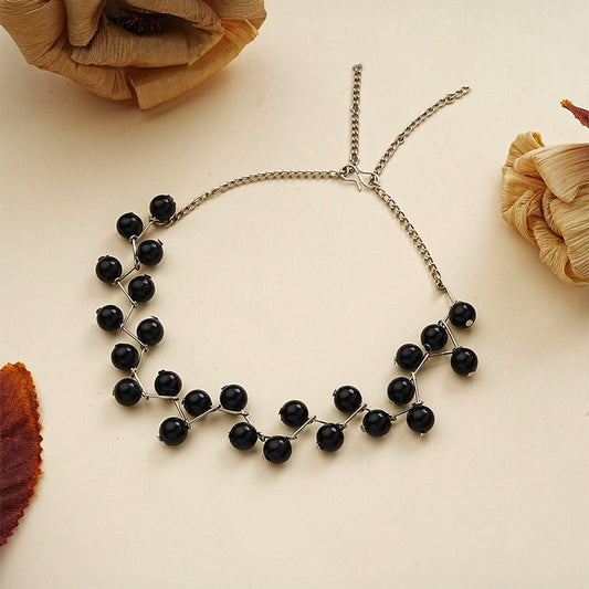 Delicate pearl choker neckpiece