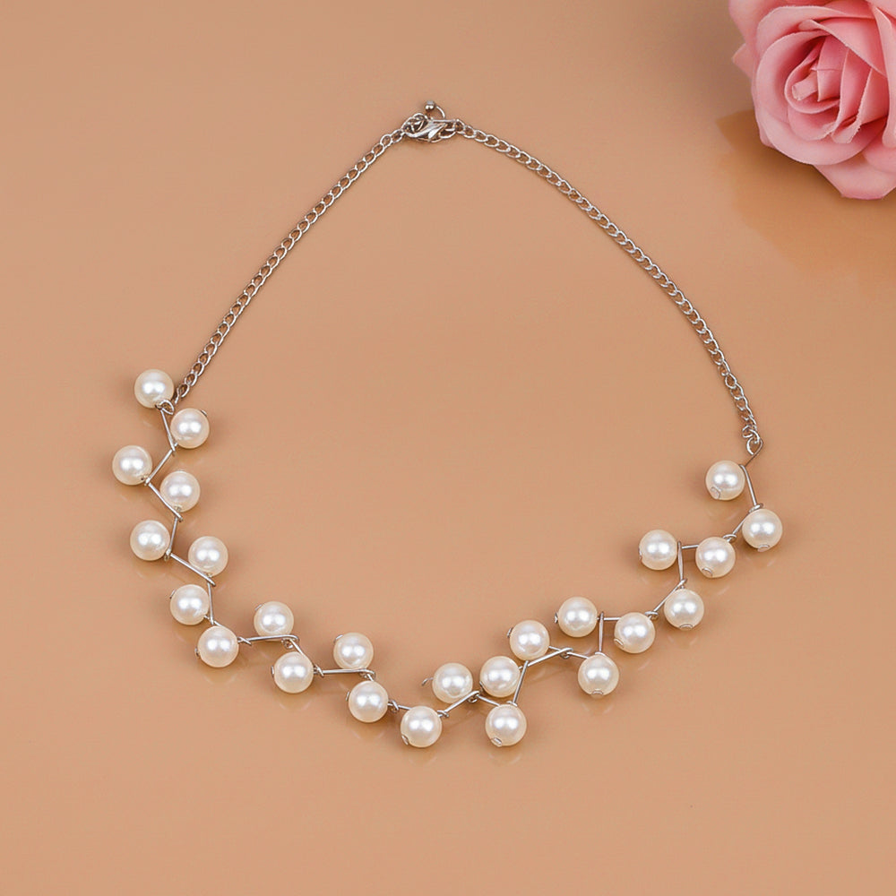 Delicate pearl choker neckpiece