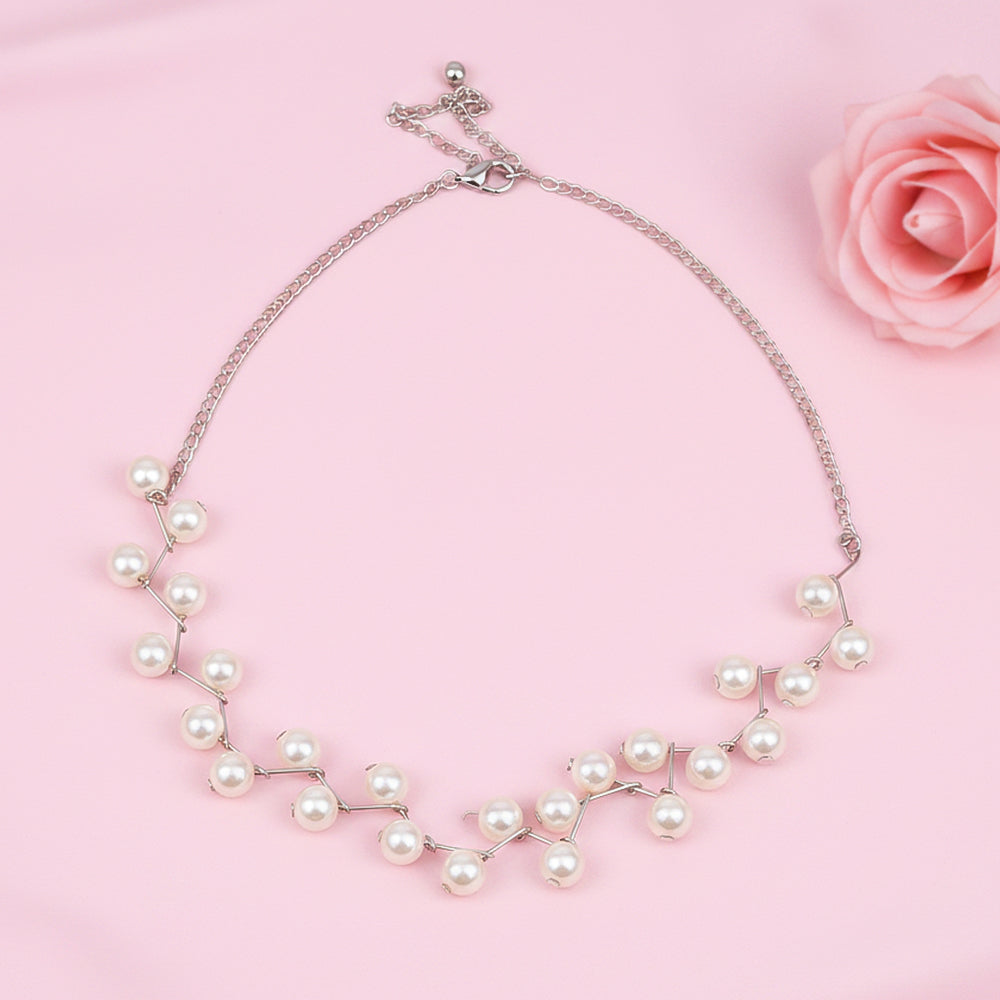 Delicate pearl choker neckpiece