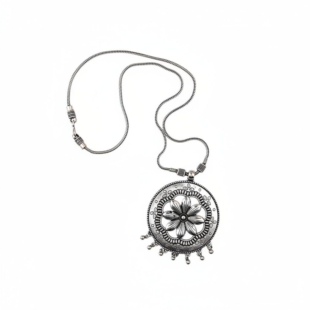 Floral frame oxidised chain neckpiece (Silver)