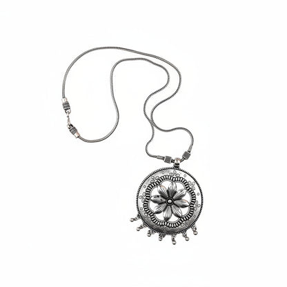 Floral frame oxidised chain neckpiece (Silver)