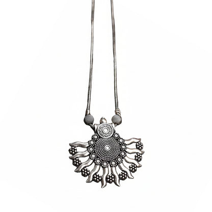 Oxidised Round pendent chain set