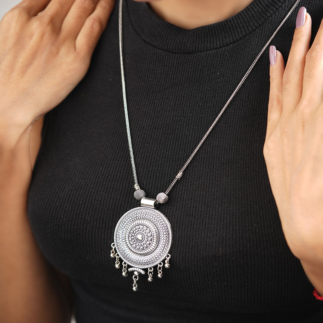 Oxidised Round pendent chain set