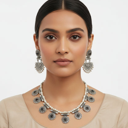 Trail of pearl Rajwada neckpiece set (Black)