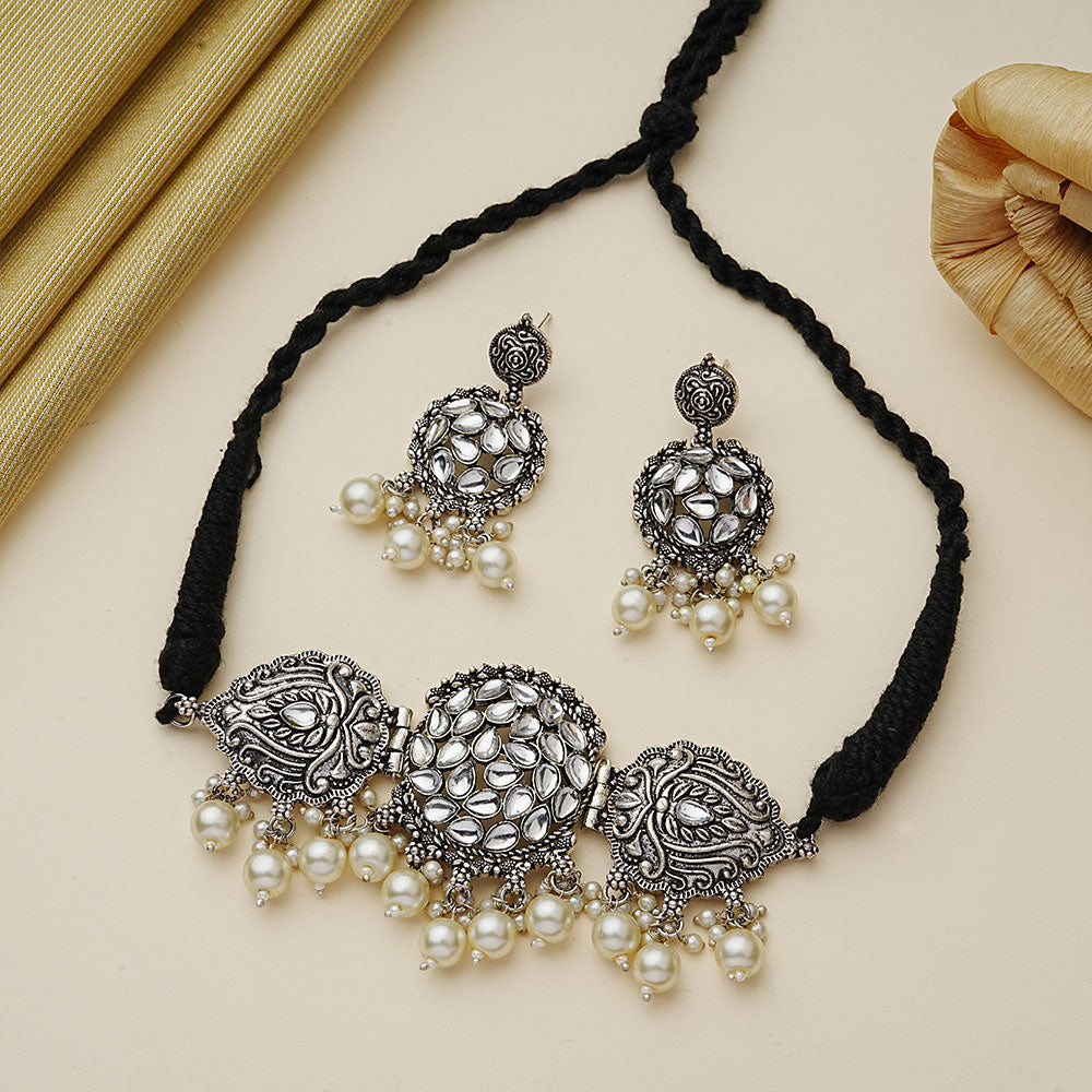 Tribal treasure pearl rope neckpiece (White)