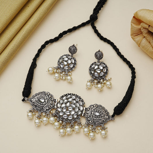 Tribal treasure pearl rope neckpiece (White)