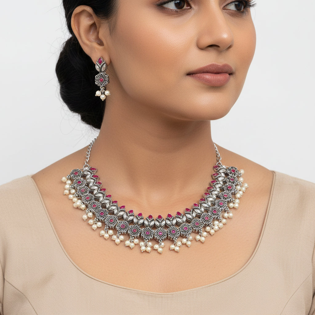 Earthbound glow stone studded chain neckpiece (Red)