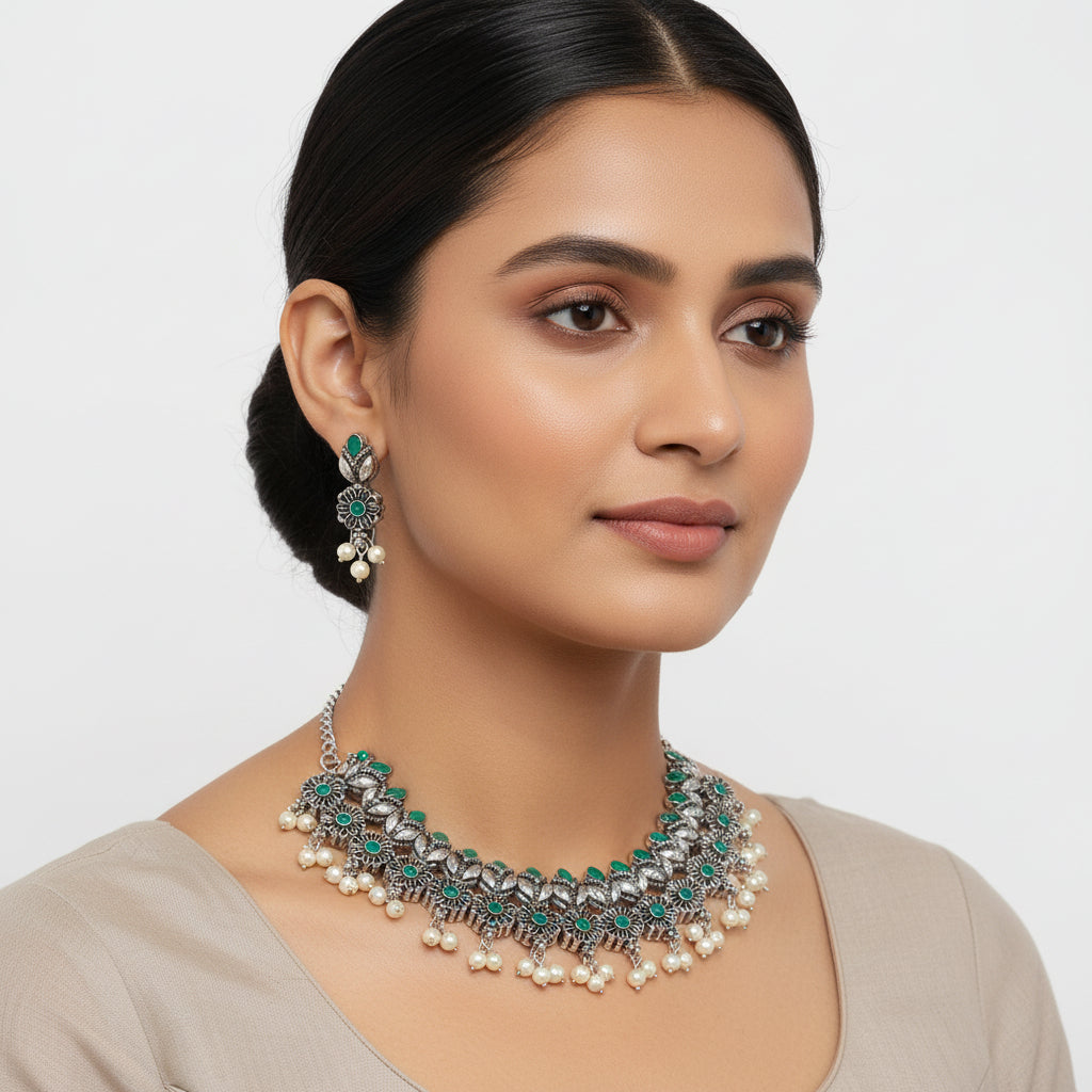 Earthbound glow stone studded chain neckpiece (Green)