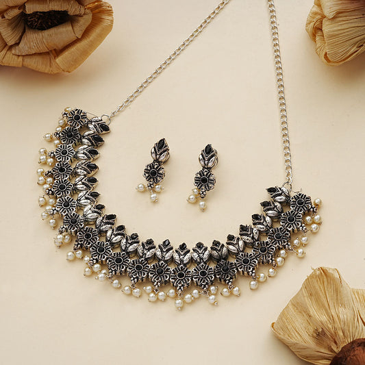 Earthbound glow stone studded chain neckpiece (Black)