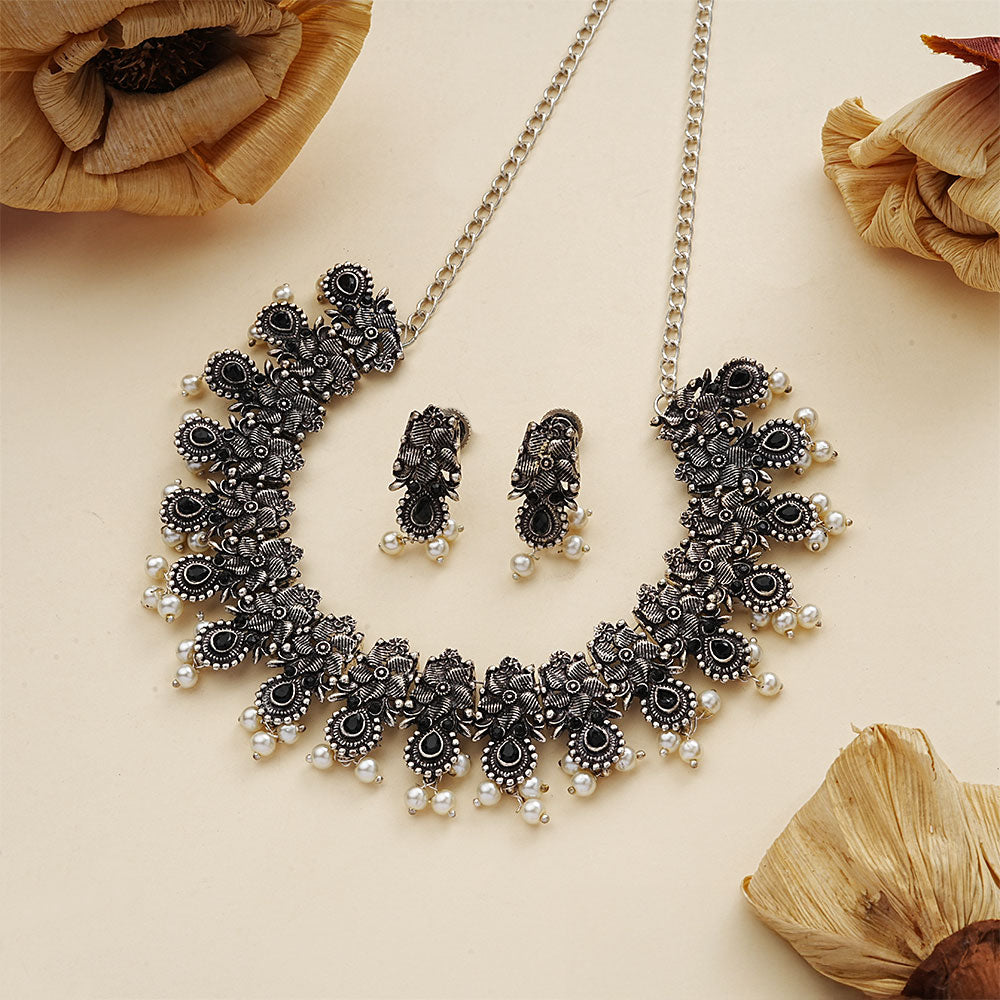 Regal blossom oxidisd chain neckpiece (Black)