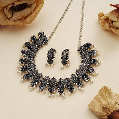 Regal blossom oxidisd chain neckpiece (Black)