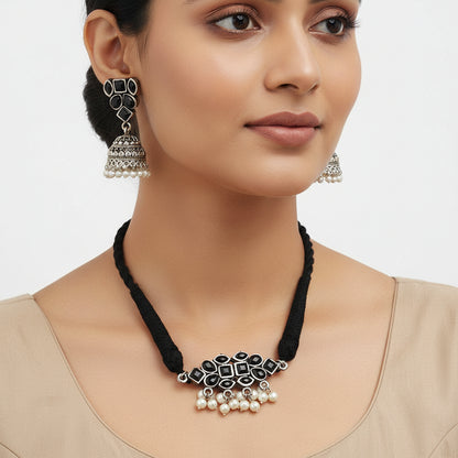 Stone saga pearl rope neckpiece (Black)