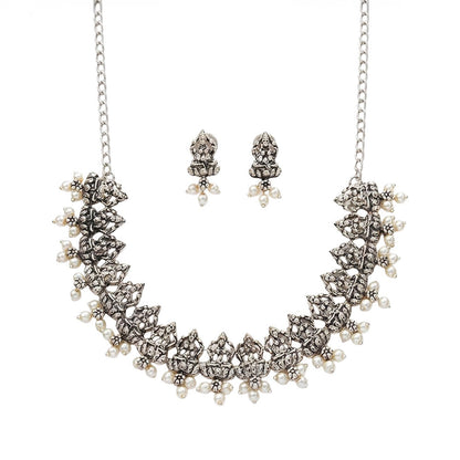 Regal silver pearl oxidised chain neckpiece (Silver)