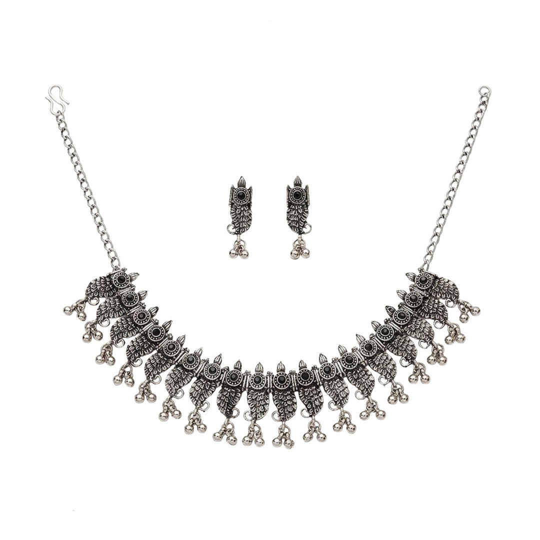 Antique charm stone studded chain neckpiece (Black)