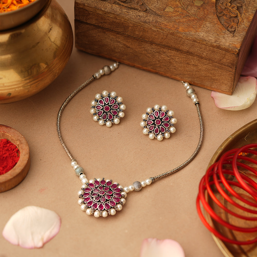 Crystal bloom oxidised chain neckpiece (Red)