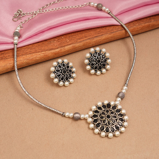 Crystal bloom oxidised chain neckpiece (Black)
