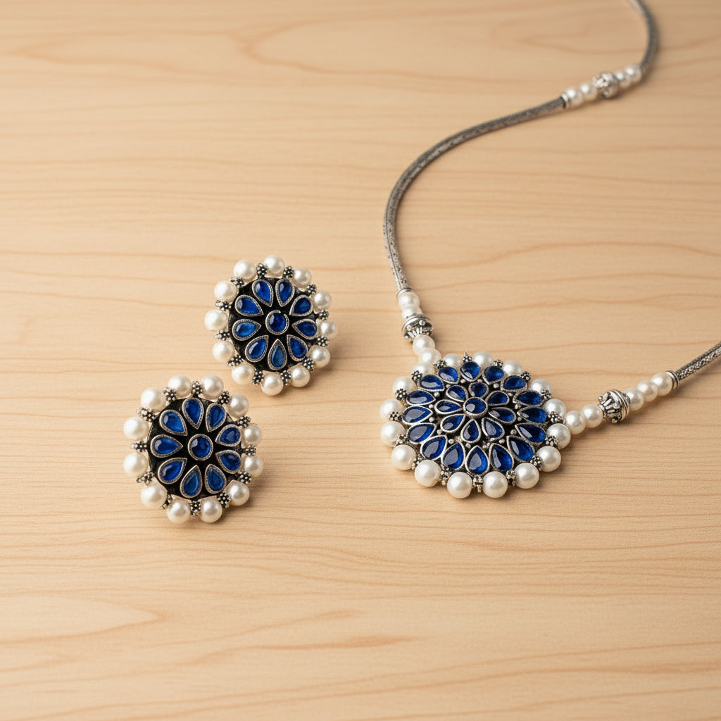 Crystal bloom oxidised chain neckpiece (Blue)
