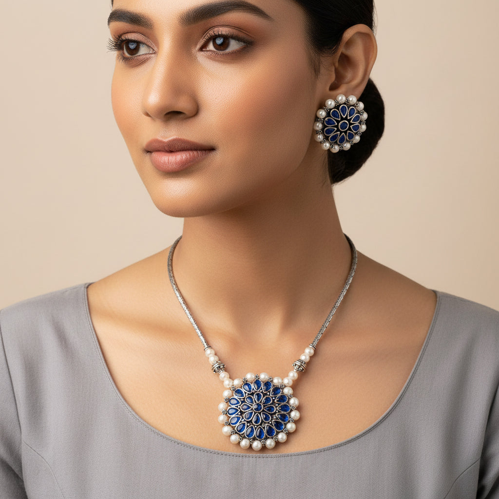 Crystal bloom oxidised chain neckpiece (Blue)