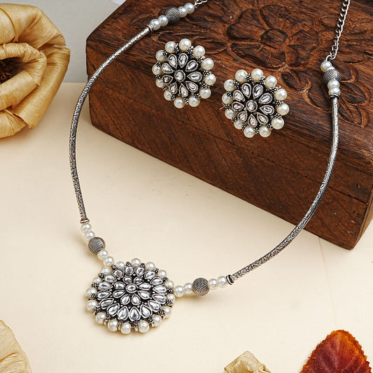 Crystal bloom oxidised chain neckpiece (White)