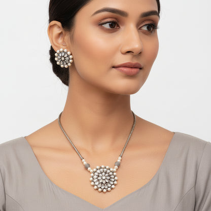 Crystal bloom oxidised chain neckpiece (White)