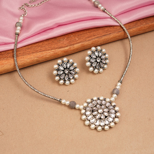 Crystal bloom oxidised chain neckpiece (White)
