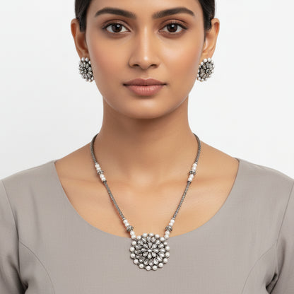 Crystal bloom oxidised chain neckpiece (White)