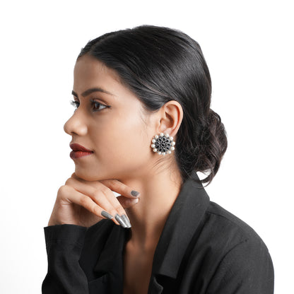 Crystal bloom oxidised chain neckpiece (Black)