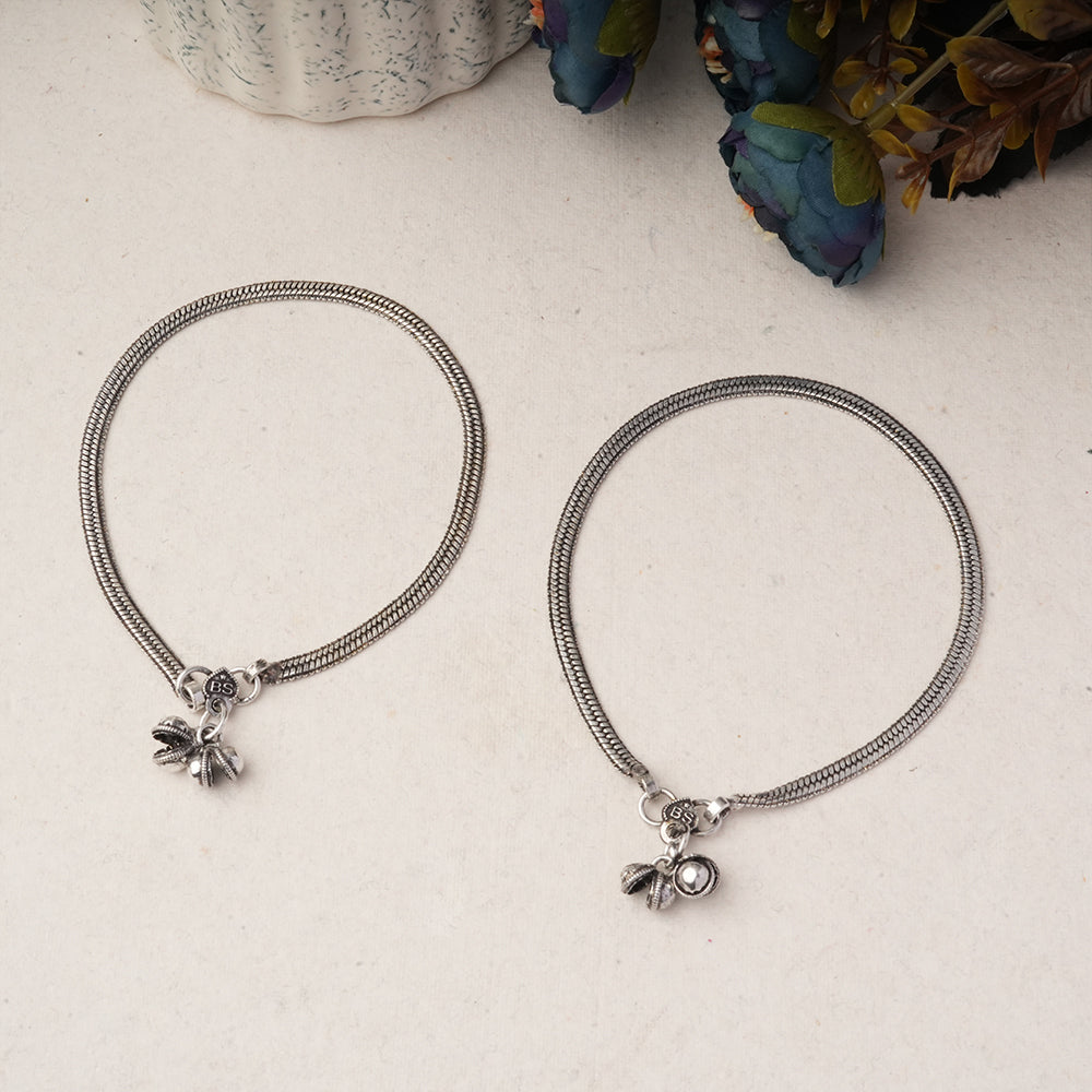 Sleek ghunghroo oxidised anklet (Silver)