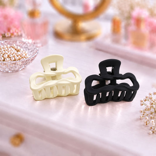 Minimal Matte Wavy Hair Claw Clips