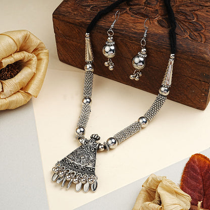 Radiant glow oxidized neckpiece (Silver)