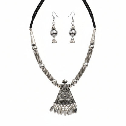 Radiant glow oxidized neckpiece (Silver)