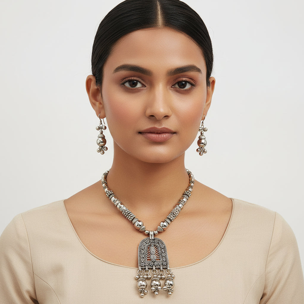 Raas Regal oxidised neckpiece (Silver)