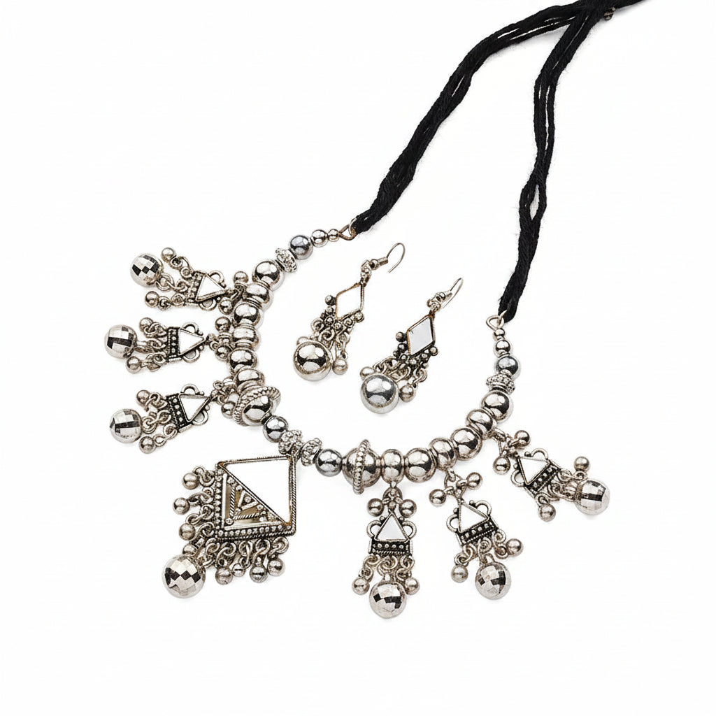 Rhythm of grace oxidised neckpiece (Silver)