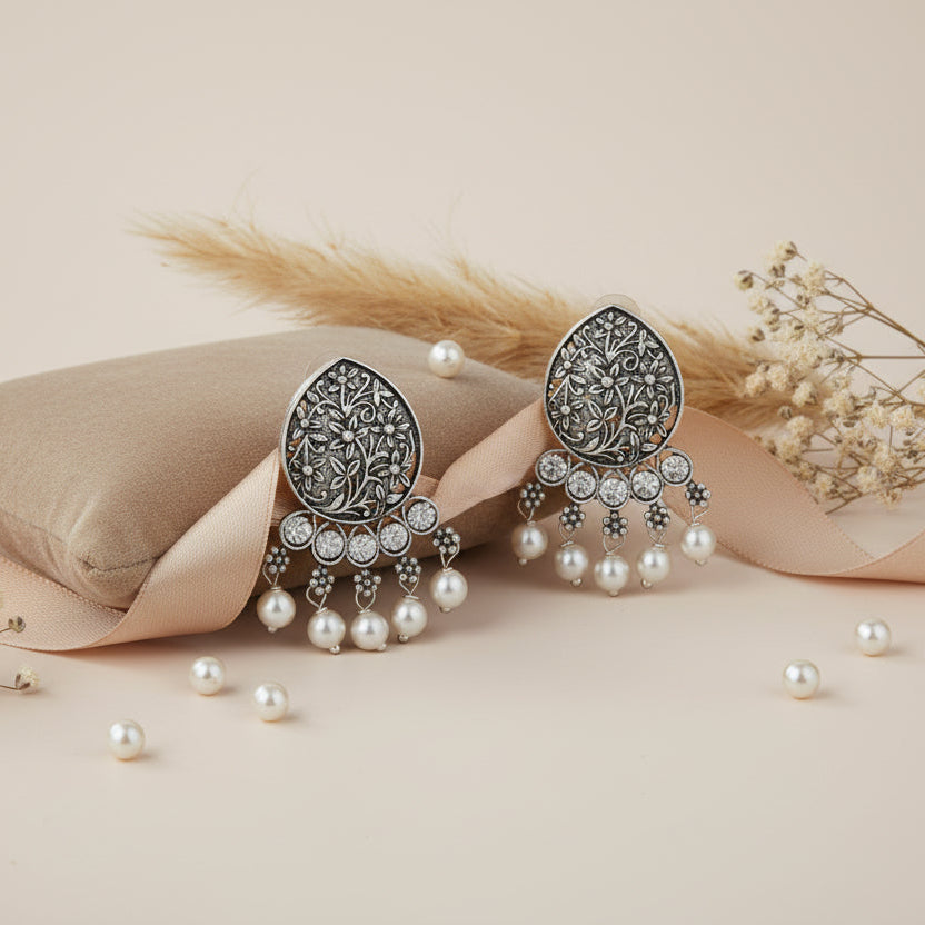 Zari carving drop stud earring (White)