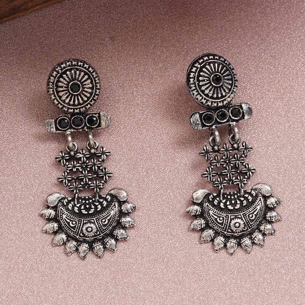 Enchanted Swing dangler earring (Black)