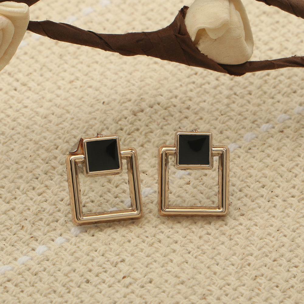 Golden Edge- Stone studded dangler earrings