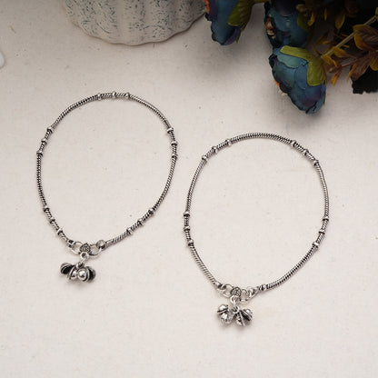 Timeless tinkle oxidised anklet (Silver)