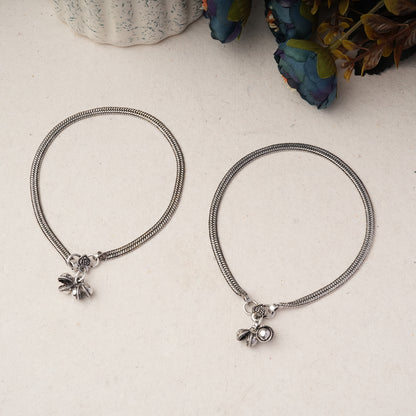 Sleek ghunghroo oxidised anklet (Silver)