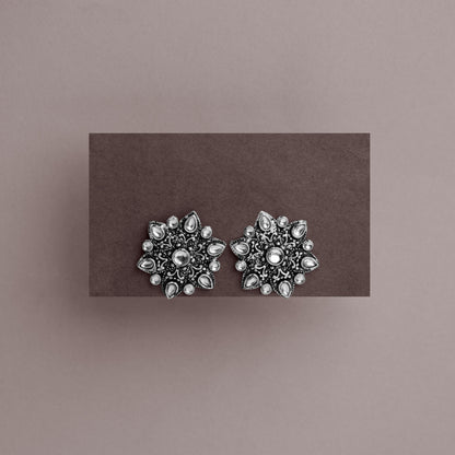 flower-alpana stud earrings (White)