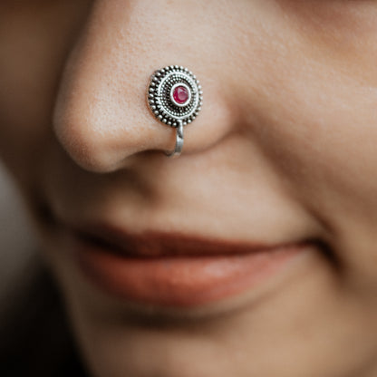 Radiant round oxidised nosepin (Red)