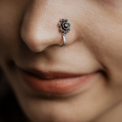Dainty blossom oxidised nosepin (Black)