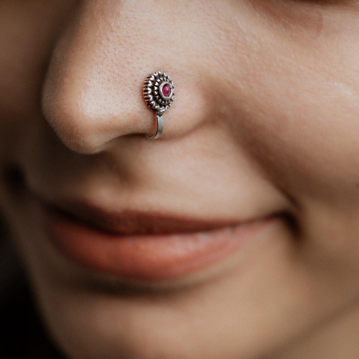 Twinkle dot stone studded nosepin (Red)