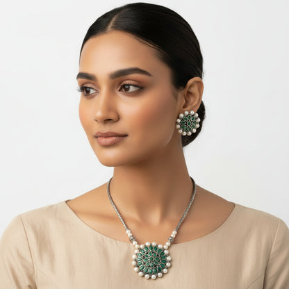 Gemstone Petal oxidised chain neckpiece (Green)