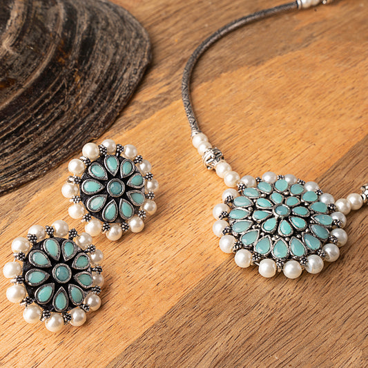 Stylish Brass Piped Neckpiece With Earrings Embellished With Mint Stone And Pearls
